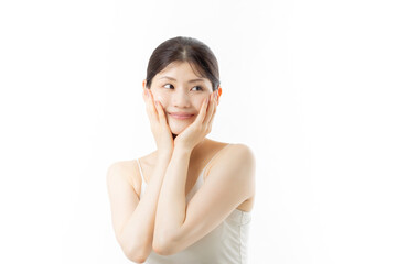 肌の悩みを気にする若い女性の表情（白背景）