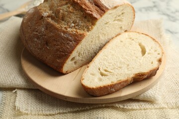 Naklejka premium Pieces of fresh bread on table, closeup