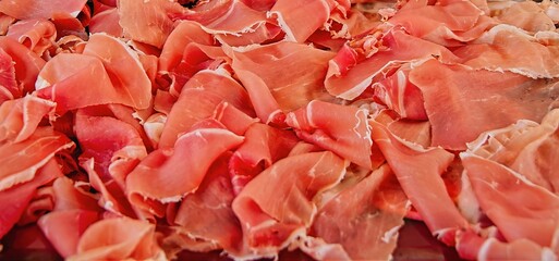 Finely sliced prosciutto, Sauris, Friaul-Julisch-Venetien, Italien, Europa, 12.Juli 2025