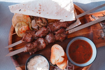 Skewered and Grilled Cubes of Meat, Shashlik - 串焼き料理 シャシリク