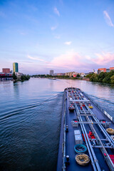 Abendlicher Spaziergang durch Mainmetropole Frankfurt am Main und ihrer wunderschönen Hafenpromenade - Hessen - Deutschland