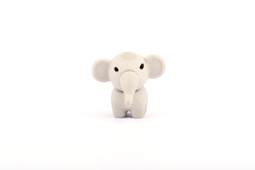 Juguete goma elefante fondo blanco