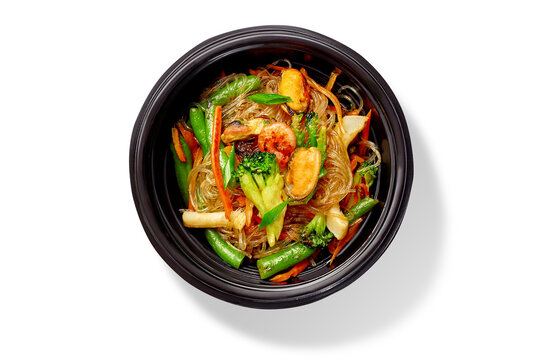 Cellophane noodles with shrimps, mussels and vegetables in a takeaway bowl