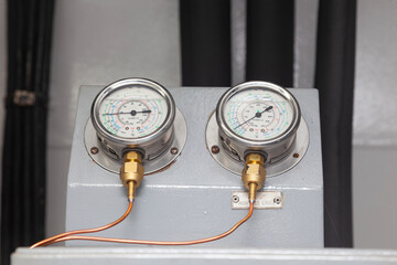 High pressure gauges are installed on the mechanism.