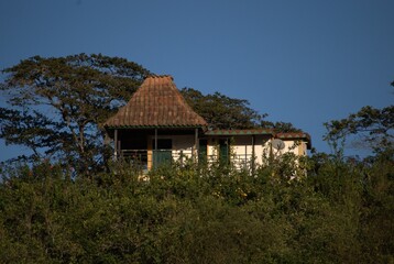 Architecture in Venezuela.
Sometimes modern and thriving, sometimes rural and colonial, houses made from the same land still prevail, as well as the modern use of concrete.