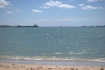 With many kilometers of Caribbean coast, Venezuela has extraordinary coastal landscapes and countless beaches.