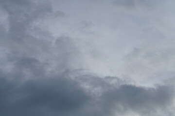 Fototapeta premium Wolken als dicht bedeckter Himmel mit Struktur und wolkiger Textur