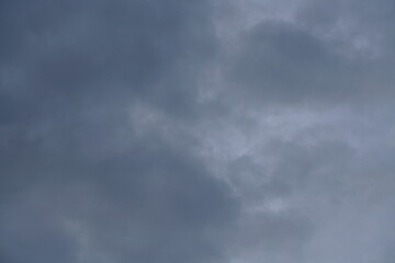 Obraz premium Wolken als dicht bedeckter Himmel mit Struktur und wolkiger Textur