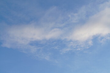 Obraz premium Wolken als dicht bedeckter Himmel mit Struktur und wolkiger Textur