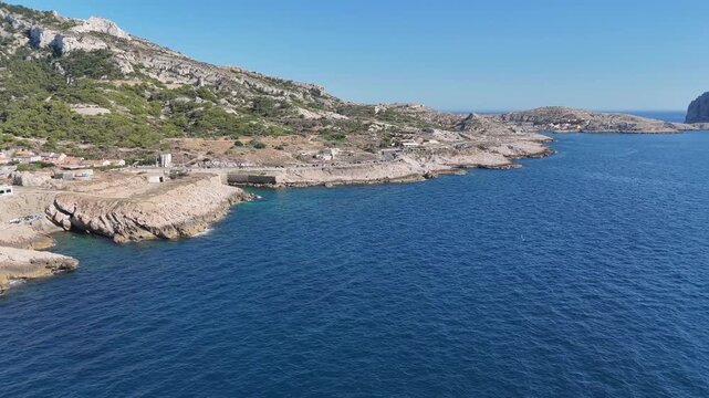 Magnifique paysage des calanques de Marseille pendant l'&eacute;t&eacute; dans le sud de la France