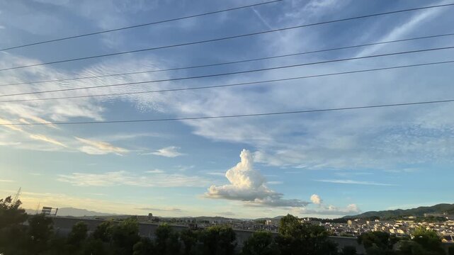 夏の日の空の積乱雲