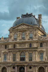 Obraz premium Preciosa fotografía tomada en el museo de Louvre en Paris, Francia.