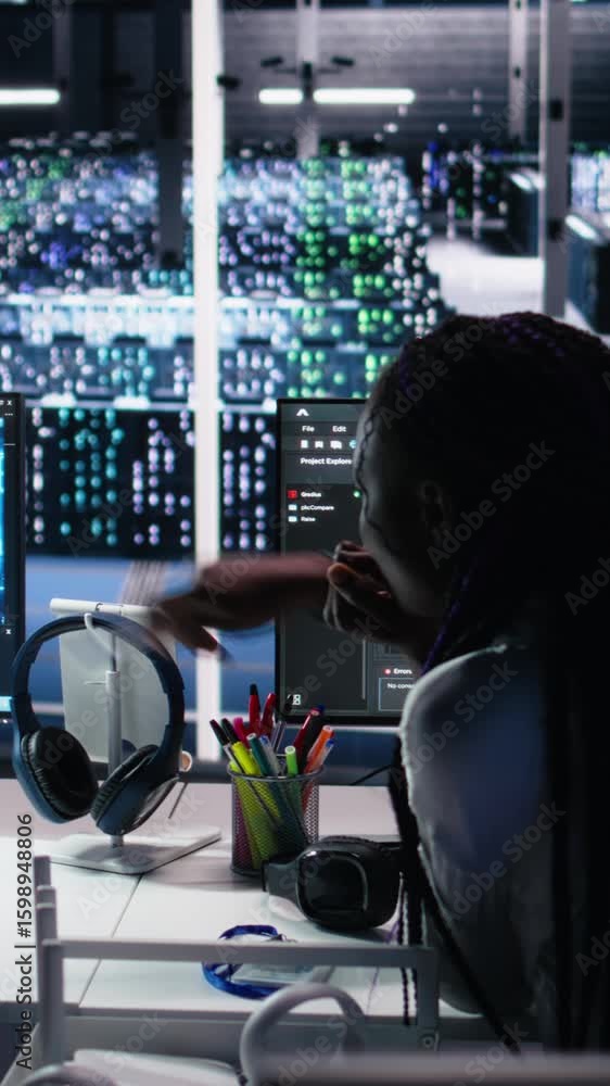 Poster vertical video teamworking engineers doing brainstorming in data center, reviewing ai diagnostics on