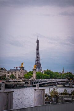 Hermosa fotograf&iacute;a de la Torre Eiffel en Par&iacute;s, Francia.