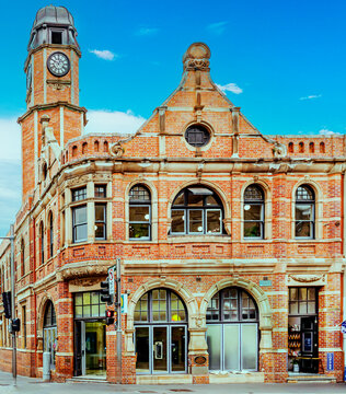 Victorian building's facades at Kings Street in Newtown. This neighboorhood was established in the 19th century. Nowadays, it has his Victorian buildings restored used as shops and hotels. Sydney 2020
