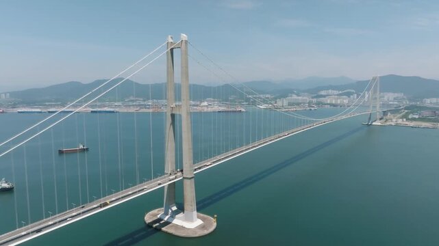 the Yi Sun-sin bridge in Gwangyang. 이순신 대교.	