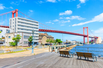 夏の若戸大橋と街並み　福岡県北九州市　Wakato Bridge and townscape in summer....