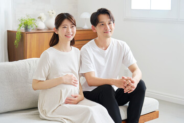 20代夫婦　ポートレート　自宅　目線無し