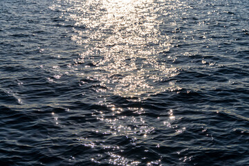 reflejos solares en el mar