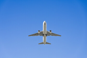 離陸する飛行機