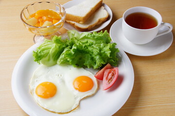 目玉焼き朝食