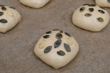 Make homemade rolls with seeds and pumpkin seeds