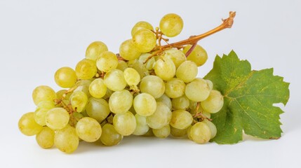 Fototapeta premium Fresh grapes cluster, showcasing natural sweetness and vibrant color tones