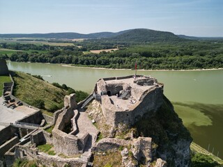 Zamek Devin - Słowacja - piękny zamek położony nad Dunajem nagrany dronem w 4K rozdzielczości © Konrad