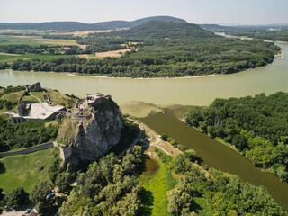 Zamek Devin - Słowacja - piękny zamek położony nad Dunajem nagrany dronem w 4K rozdzielczości © Konrad