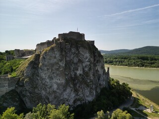 Zamek Devin - Słowacja - piękny zamek położony nad Dunajem nagrany dronem w 4K rozdzielczości © Konrad