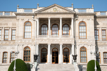 Fototapeta premium Dolmabahce Palace main facade, showcasing its architectural grandeur. Ornate palace entrance with classical columns and intricate details