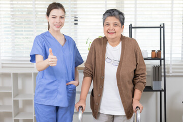 Obraz premium Caucasian nurse and Asian senior elderly woman thumbs up for success personalized care, physical rehabilitation, enjoyment, and satisfaction in professional supportive home-based patient recovery.