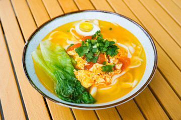 Delicious Chinese noodles, tomato egg ramen, very delicious