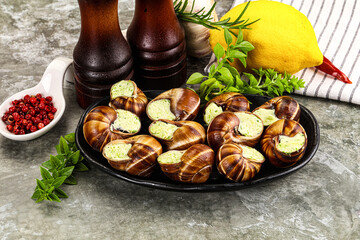 Fresnch escargort with basil butter