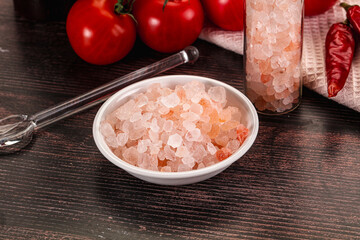 Rose pink Himalai salt in the bowl