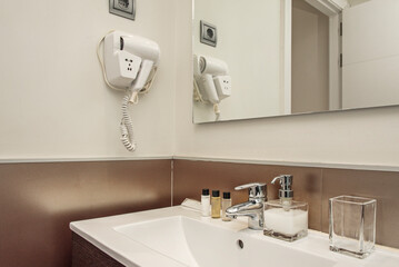 Finishes: In addition to polished chrome, matte black, brushed gold, and bronze are very popular options that add a touch of distinction