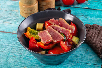 Salad with tuna tataki and avocado
