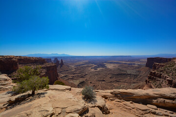 View from Mesa Arch with landscape of Canyonlands Nationalpark in the background in Utah