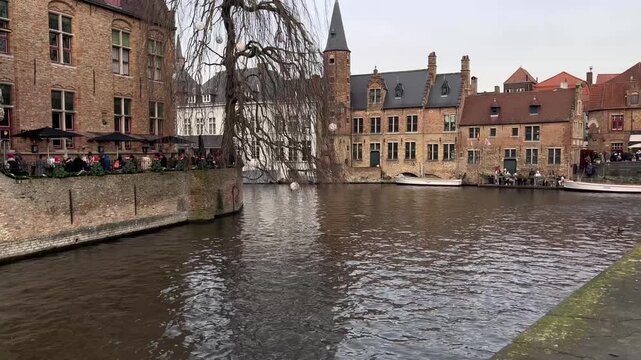 canal in bruges belgium