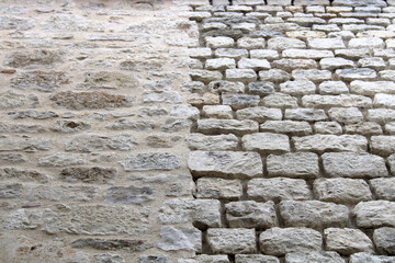 Chantier rénovation joints en pierre façade de la maison, avant et après