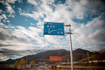 Low-grade highways on the Qinghai-Tibet Plateau in China