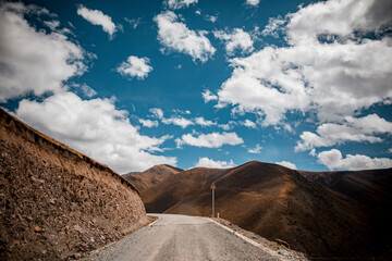 Low-grade highways on the Qinghai-Tibet Plateau in China