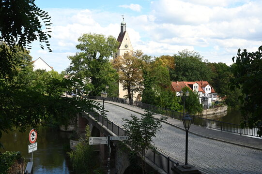 Saale und Neumarktkirche in Merseburg