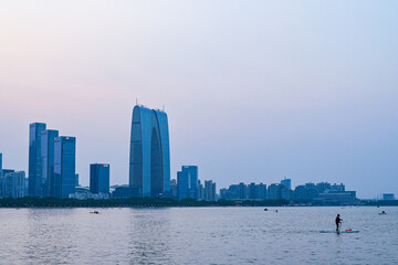 蘇州・金鶏湖（李公堤）から東方之門の眺め