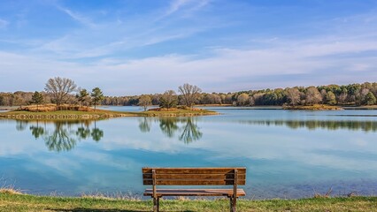 Obraz premium Waterfront vista in a mid-American region