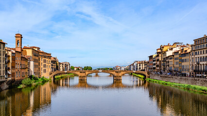 Obraz premium Florence, Ponte Santa Trinita medieval Bridge landmark on Arno river, Tuscany, Italy