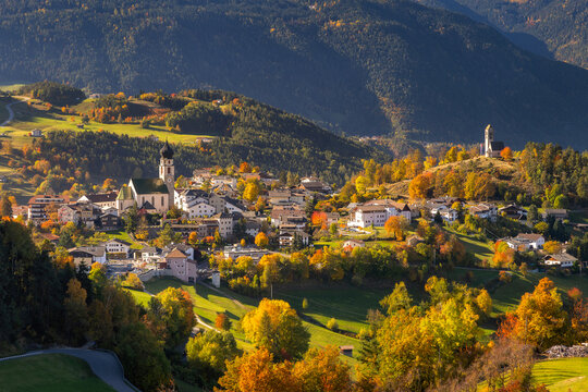 View of a picturesque village nestled among rolling hills bathed in the warm glow of autumn, fi&Atilde;&uml; village, Italy.