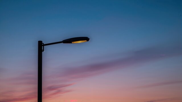 Contour of a street lighting post - Powered by Adobe