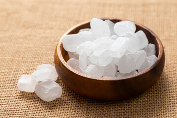 麻袋の上に氷砂糖