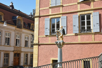  Place médiévale à Neuchâtel. Suisse